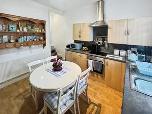Kitchen Diner- click for photo gallery